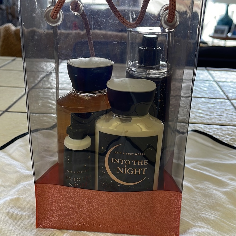 Bath and Body Works Into the Night Gift set